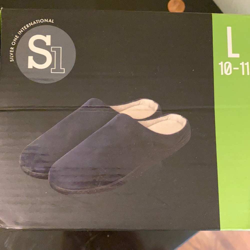 NWT Men’s Navy Memory Foam Slippers Size Large